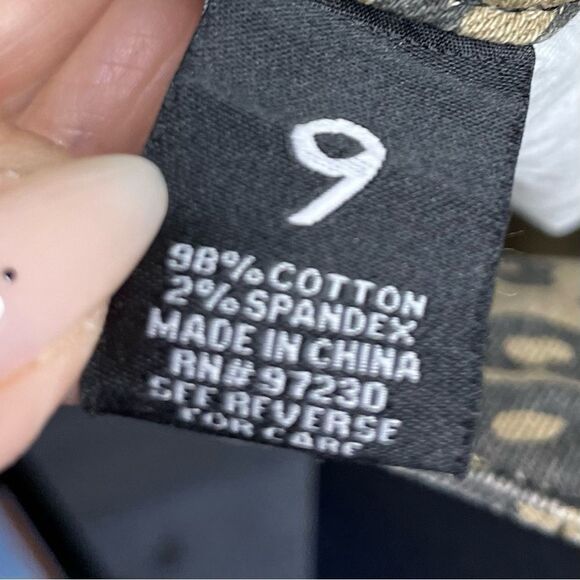 Almost Famous Women's Leopard Mid-Rise Skinny Jeans sz 9 - Picture 13 of 16